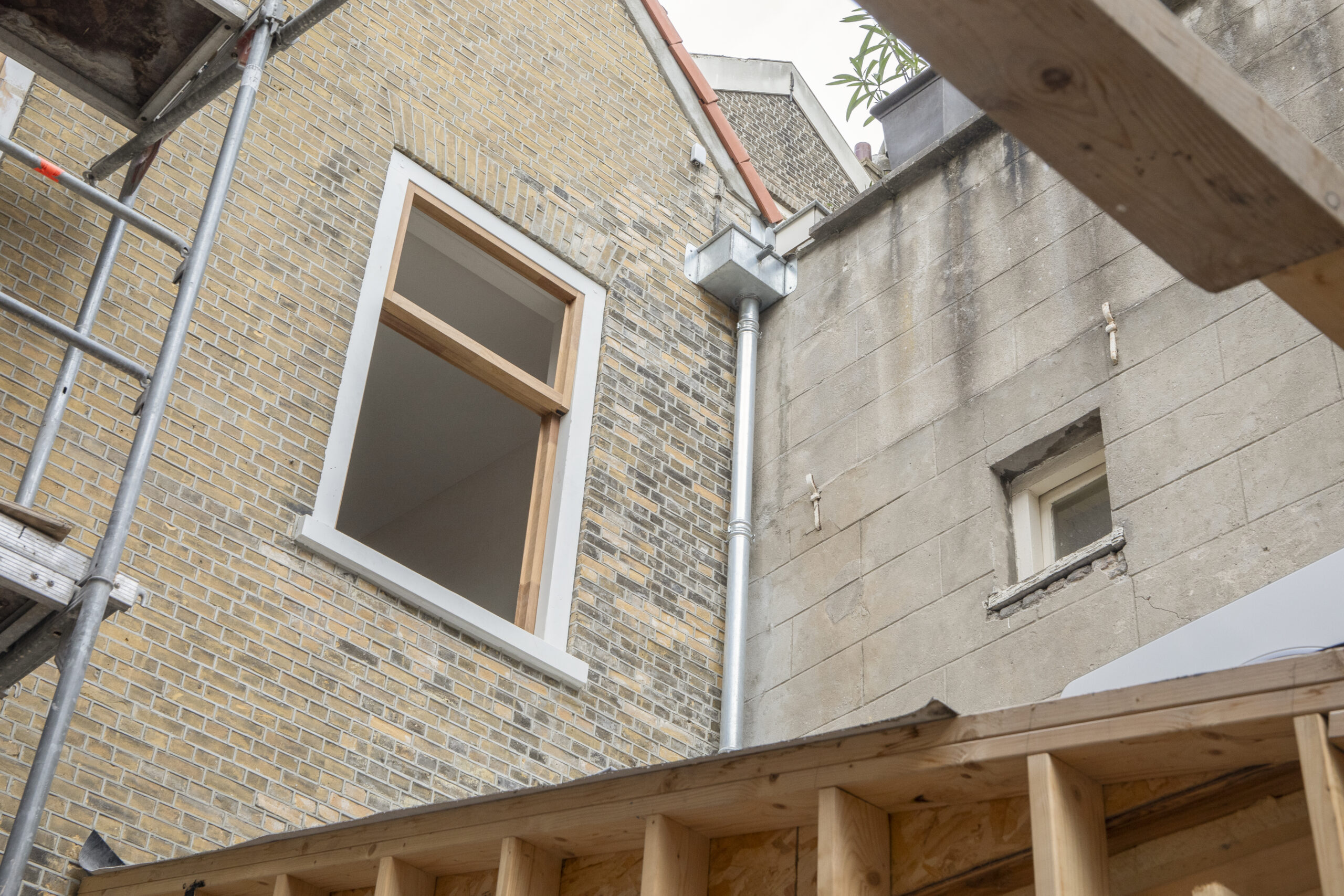 Oude delft 108 delft MCK architectuur renovatie verduurzaming achtergevel in uitvoering